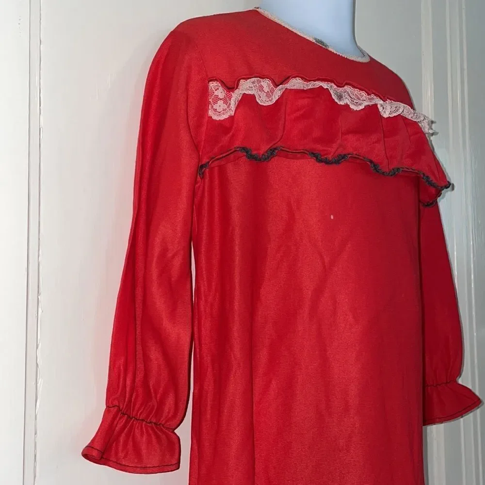 Vtg 60s/70s red little girls‎ long nightgown with long sleeves & lace detailing